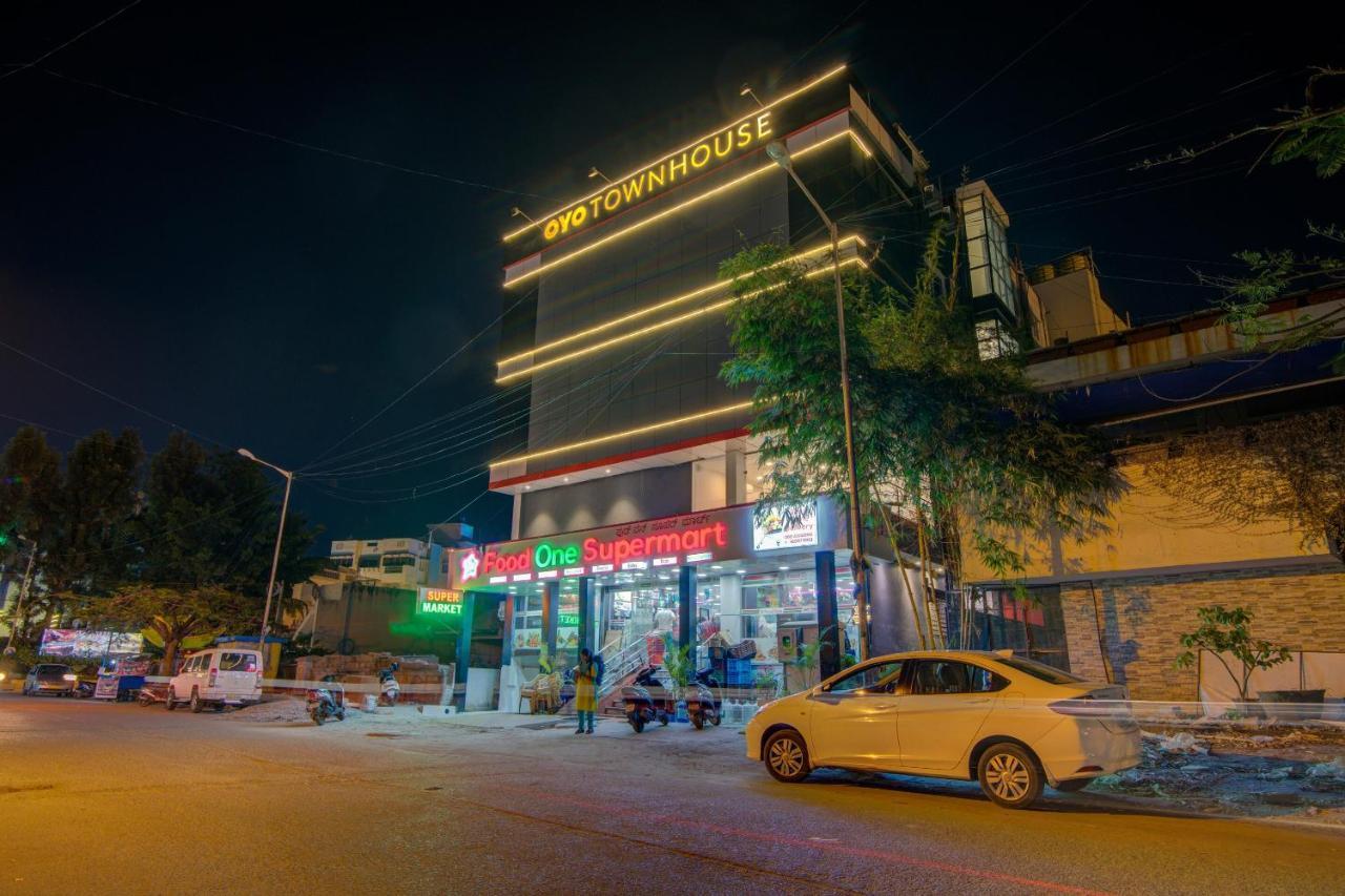 Hotel Oyo Townhouse 104 Koramangala Maharaja Signal Bangalore Esterno foto